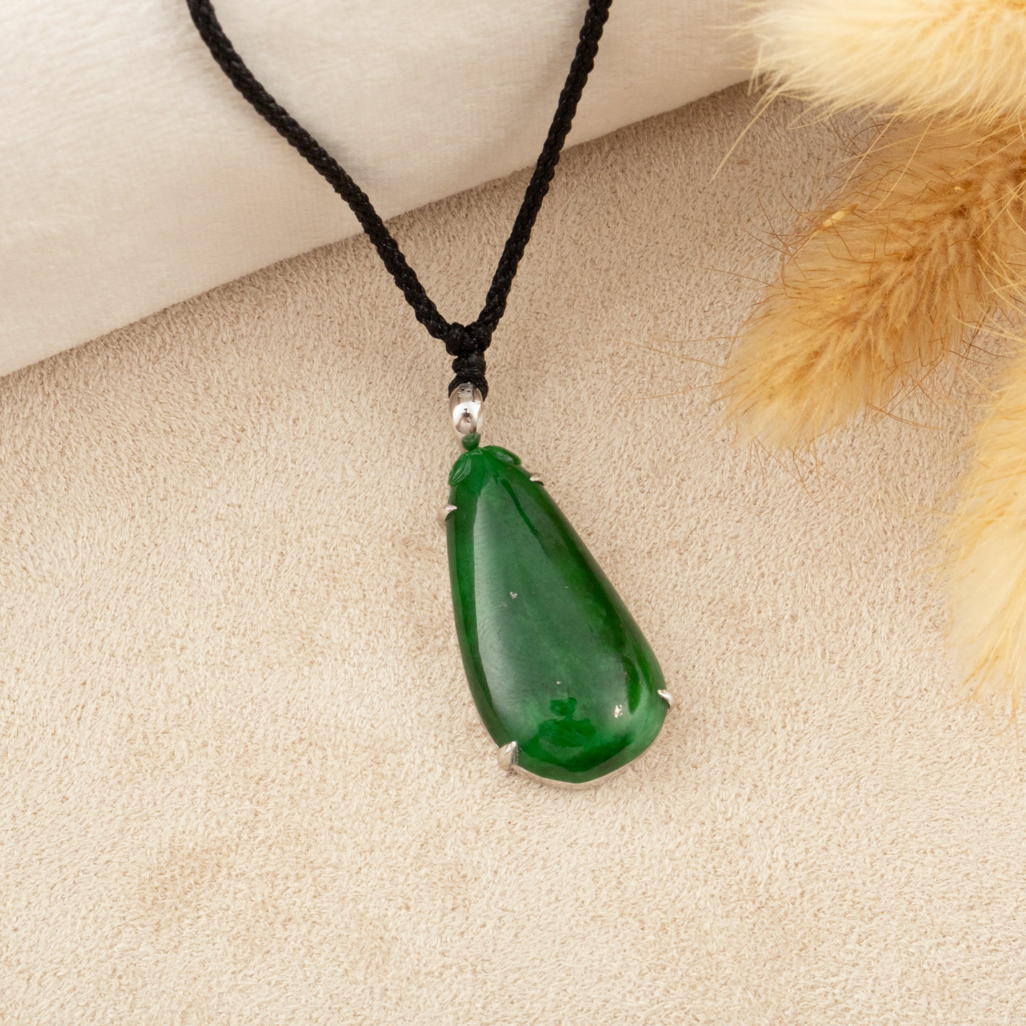 Handmade Carving Melon Shape Jade Pendant Necklace