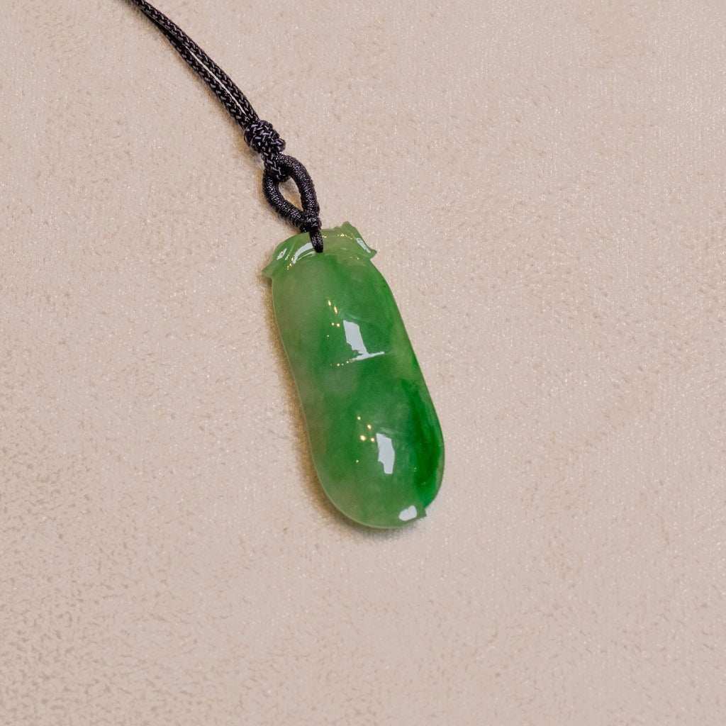 Peapod-Shaped Green Jade Pendant