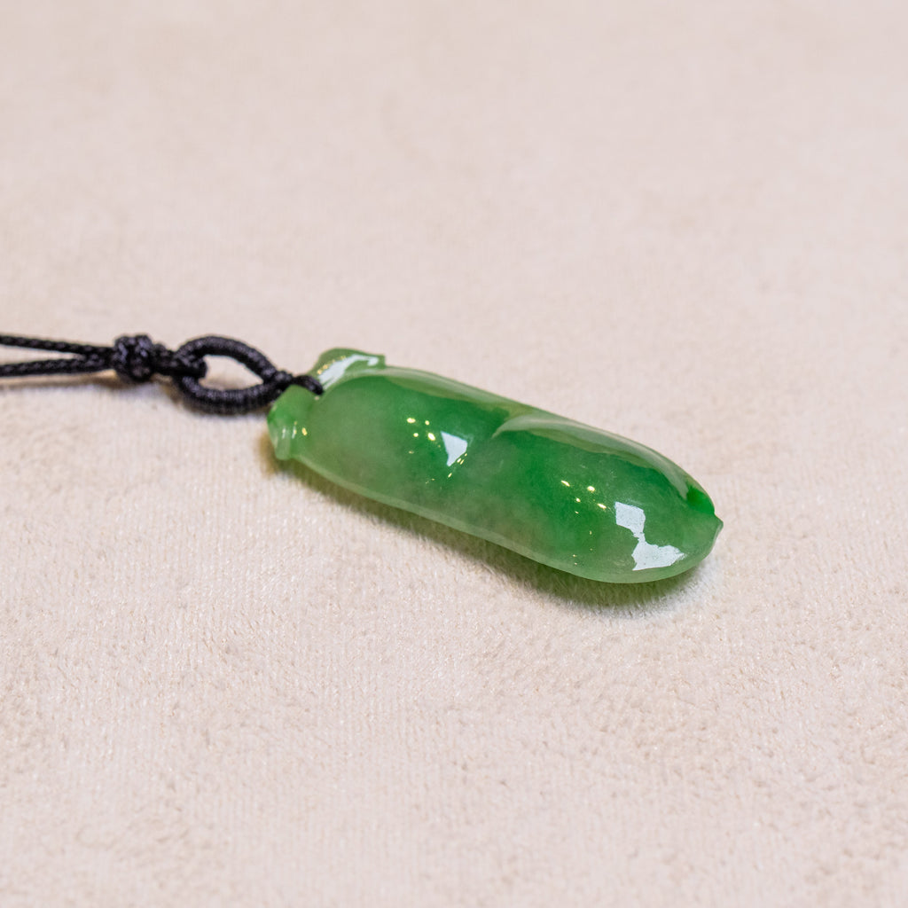 Peapod-Shaped Green Jade Pendant