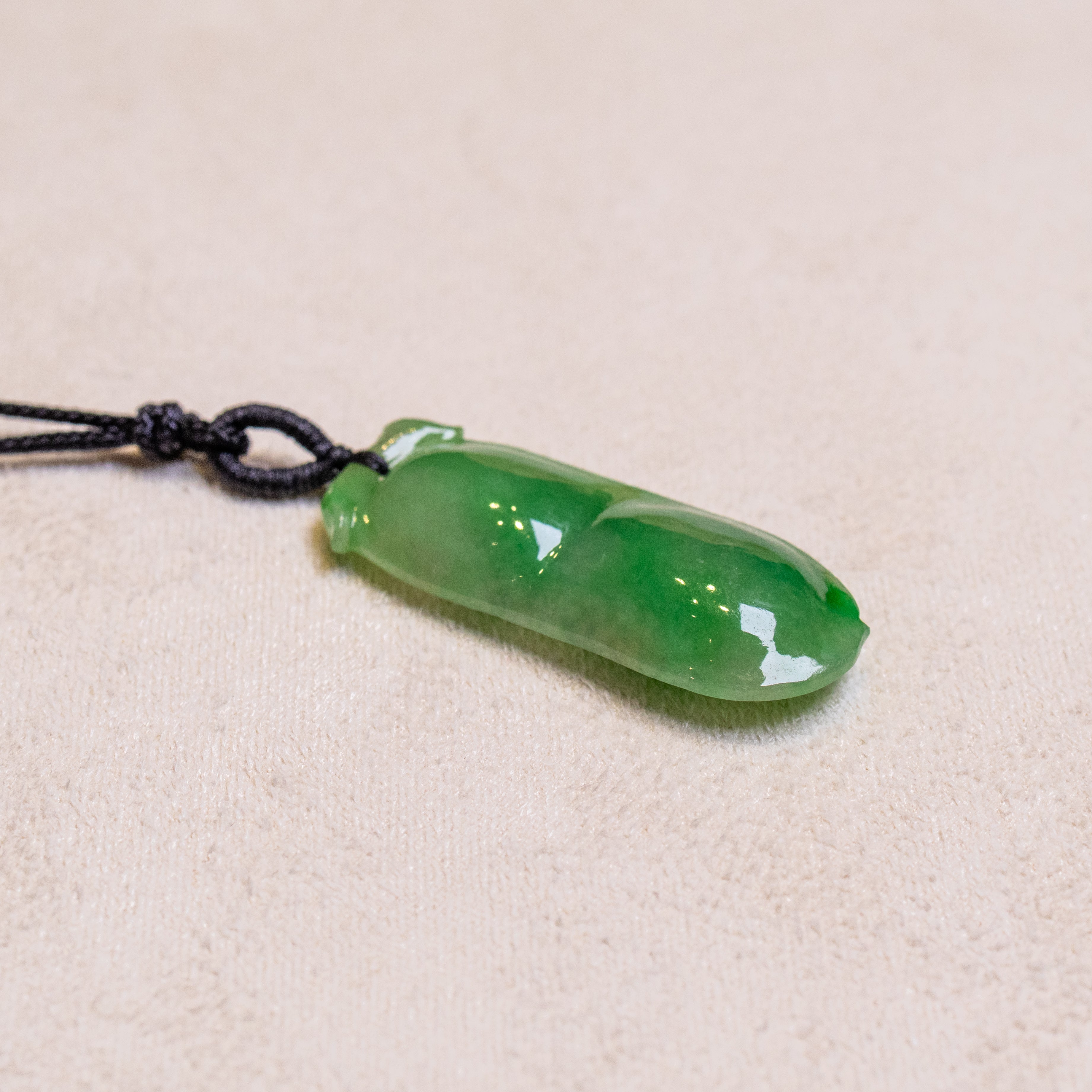 Peapod-Shaped Green Jade Pendant