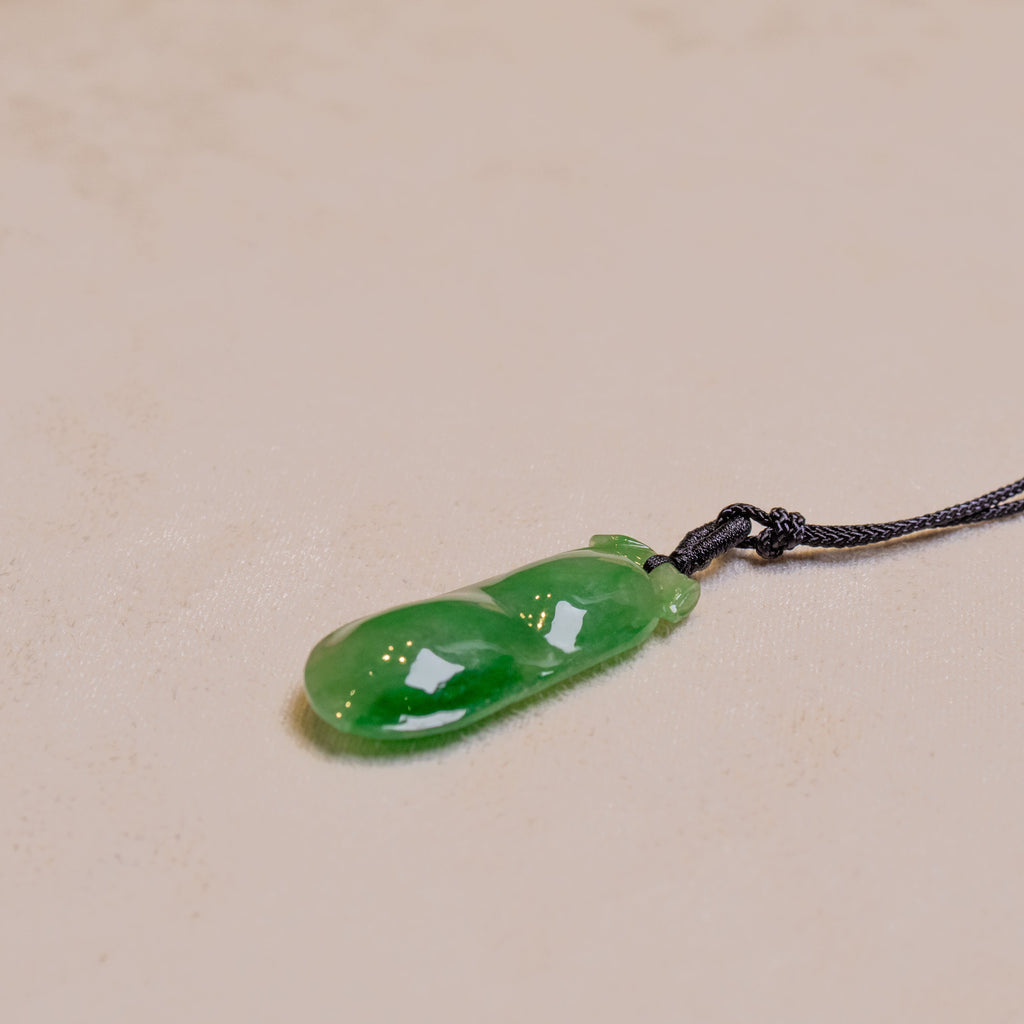 Peapod-Shaped Green Jade Pendant