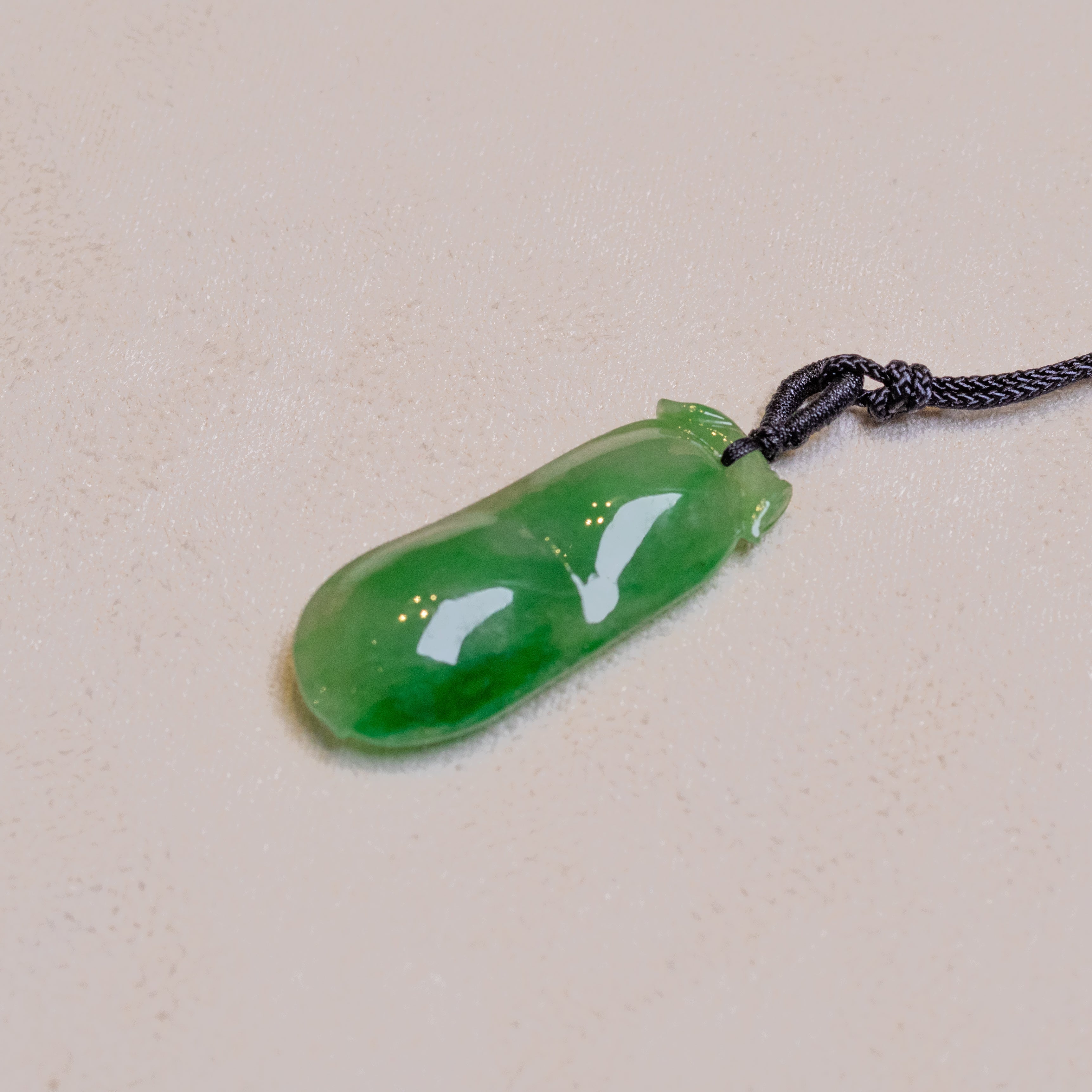 Peapod-Shaped Green Jade Pendant