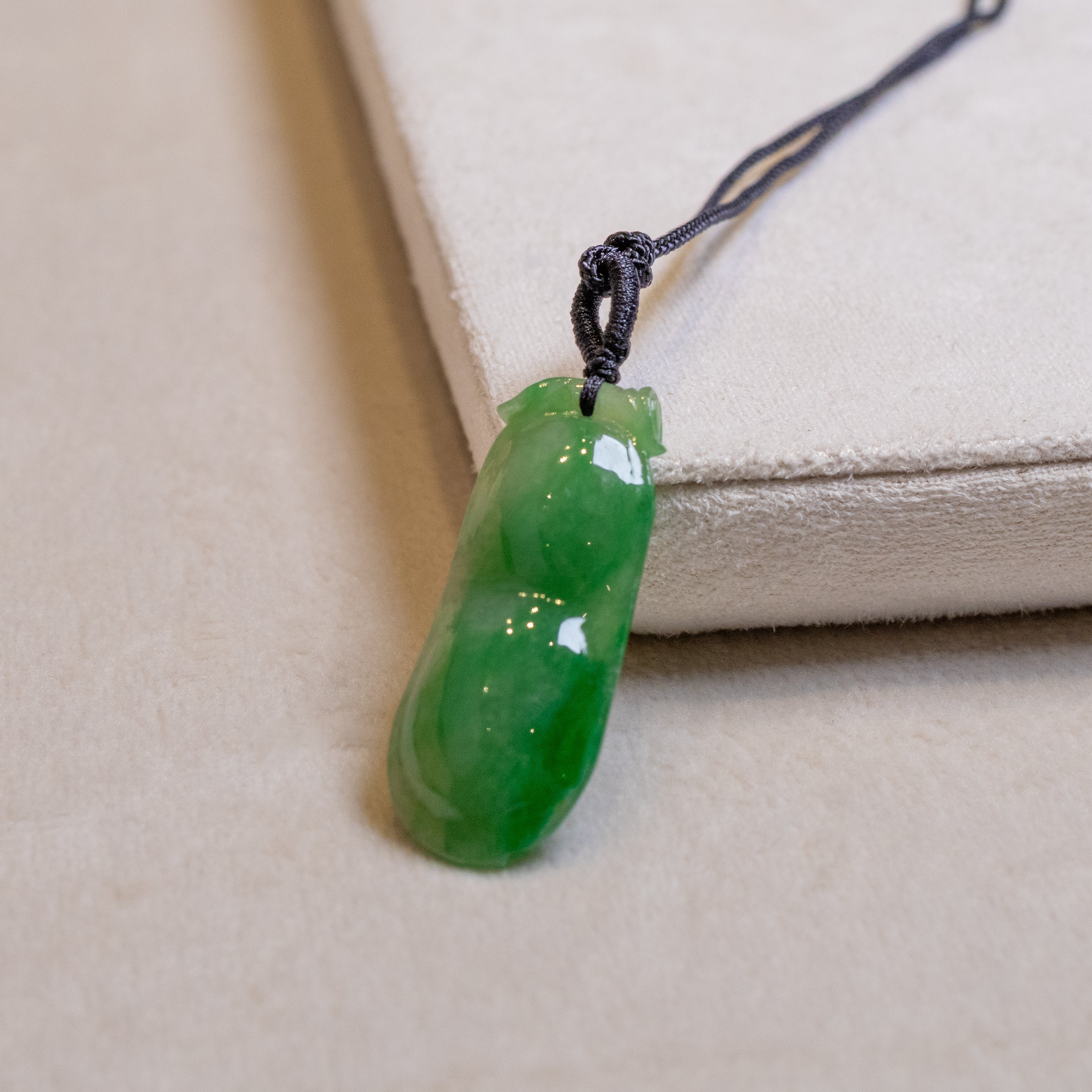 Peapod-Shaped Green Jade Pendant