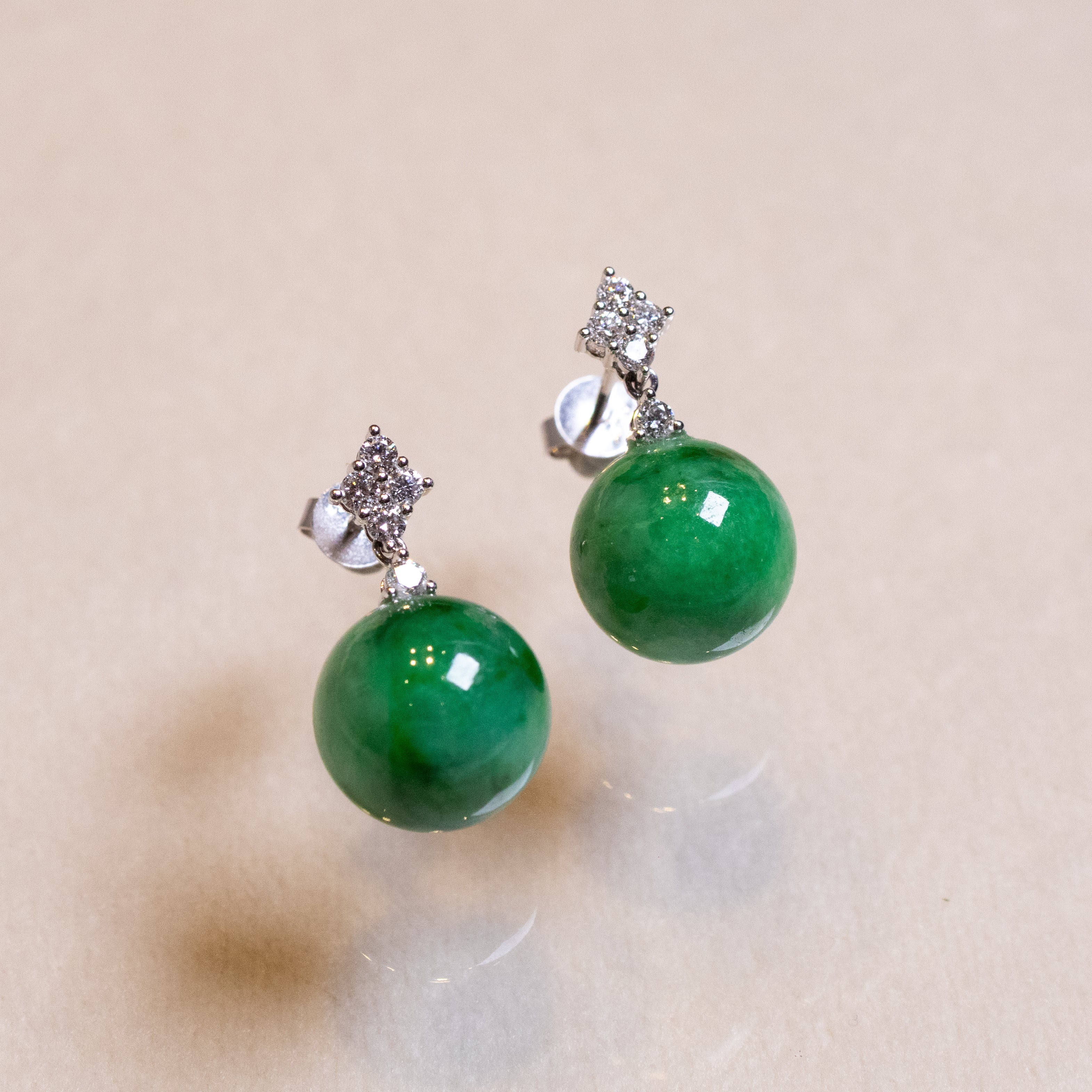 Gransky 18K Gold Intense Green Jade Bead Earrings - Natuarl Type-A Jade