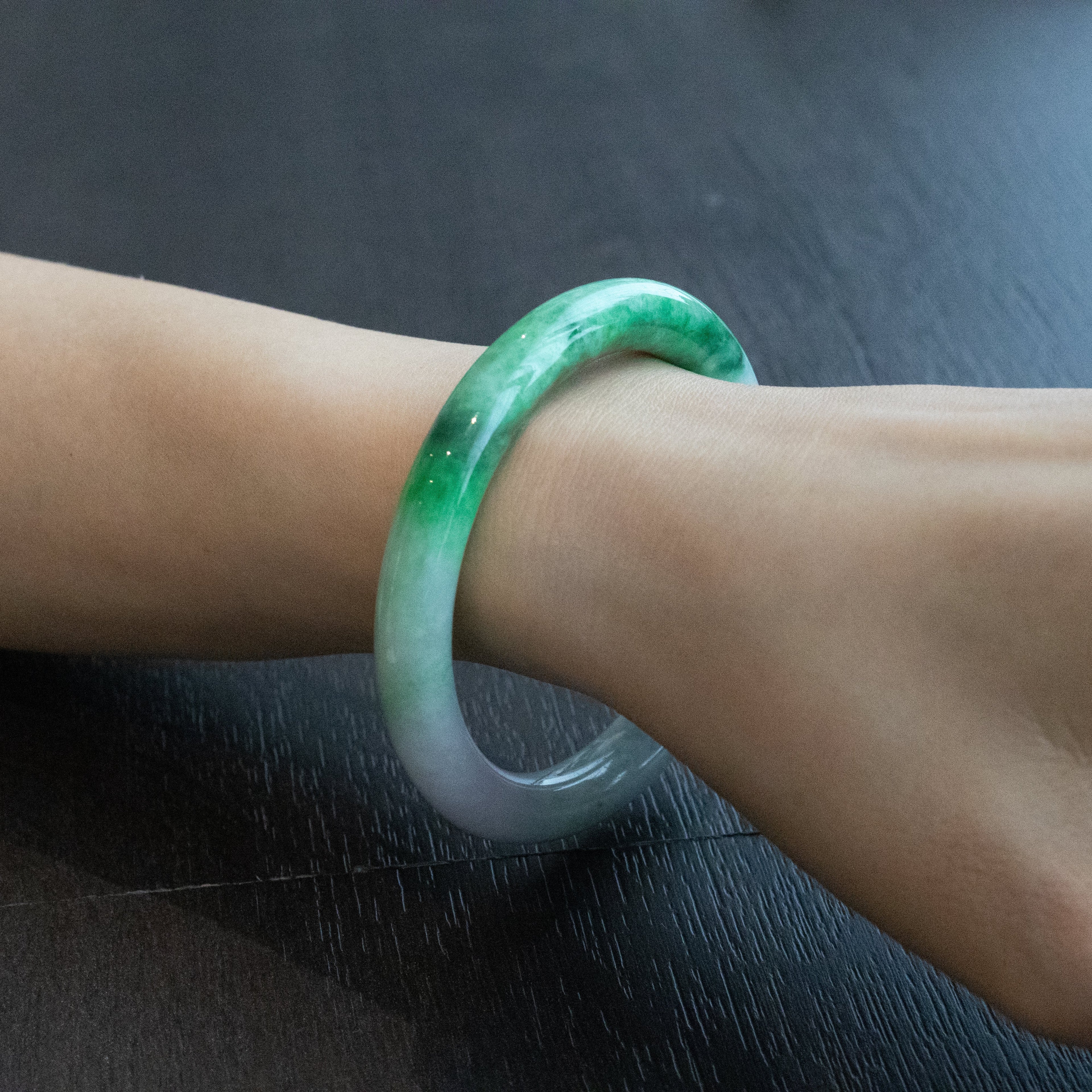 54.5mm Green Jadeite Bangle – Untreated Natural Green Burmese Jadeite