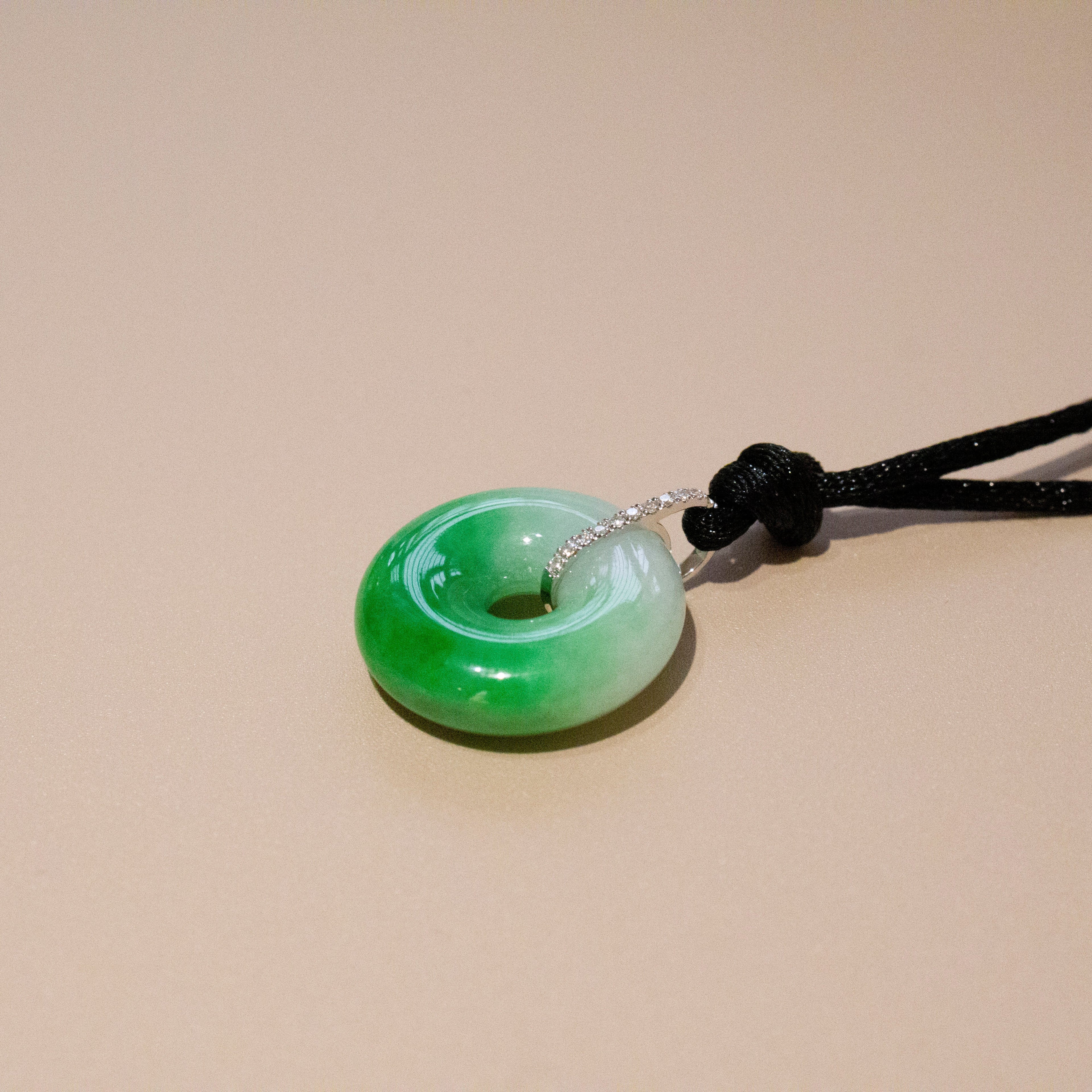 Cute Apple Green Jade Donut Pendant Necklace 18K White Gold Diamonds 18.9mm